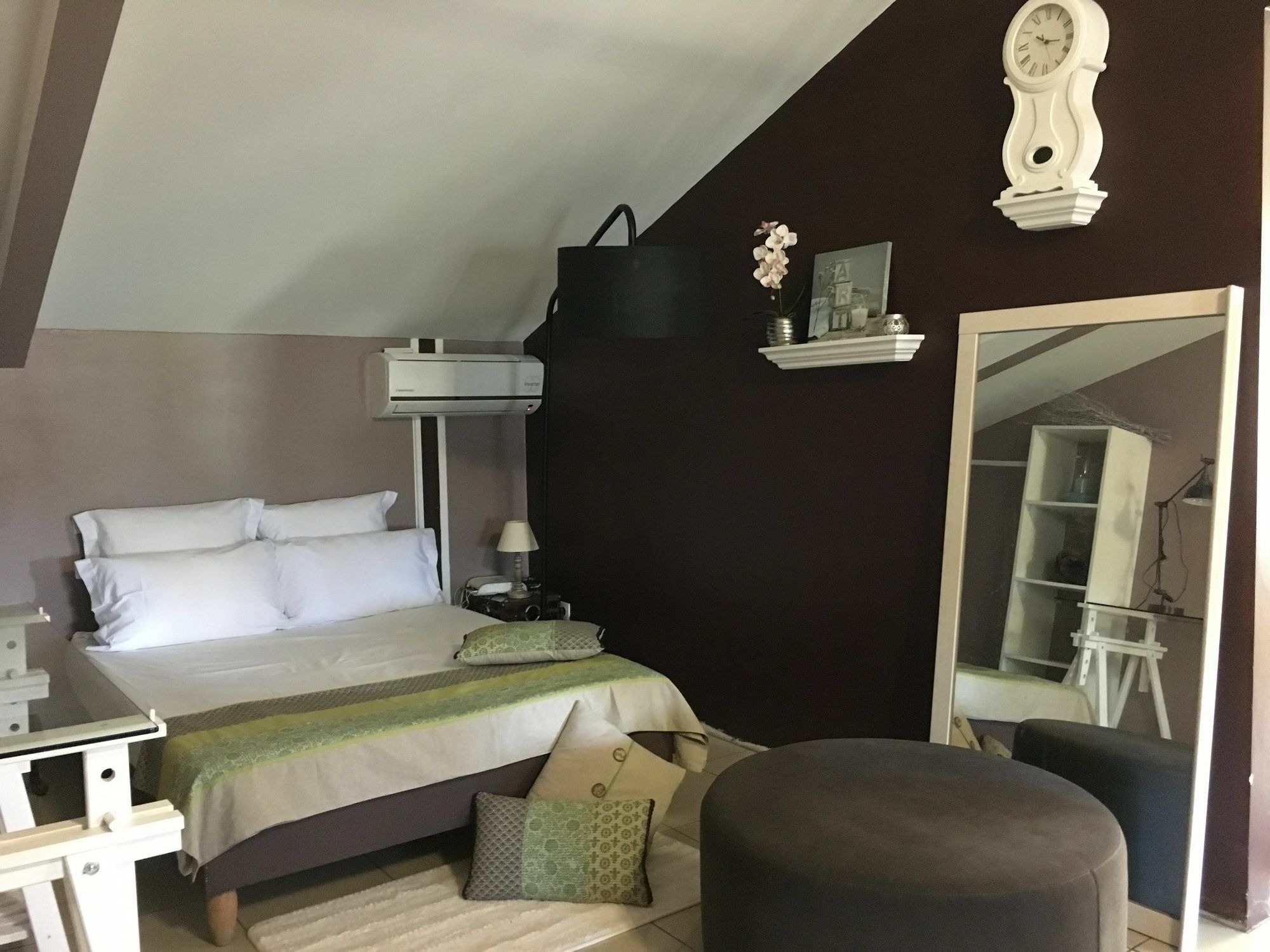 House With 5 Rooms In Etang Sale, With Wonderful Mountain View, Enclos Екстер'єр фото